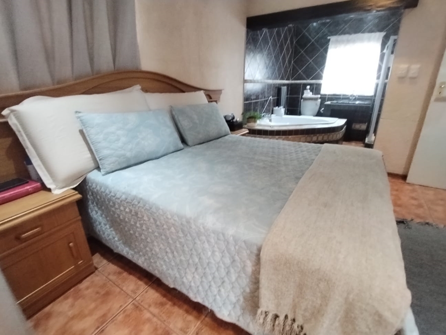 3 Bedroom Property for Sale in Safari Gardens North West